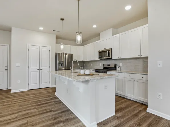949 Robbie Jackson Ln, Fuquay Varina, NC 27526
