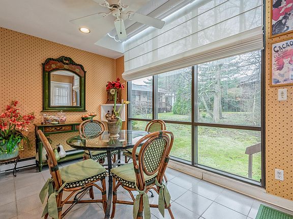 5th image of 21 Woodcrest Dr #7