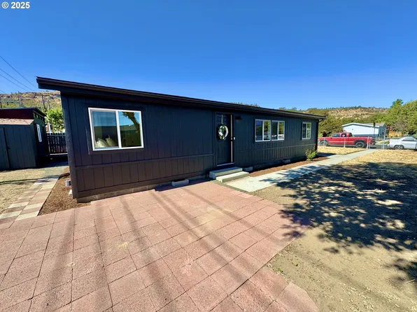 916 Lillian Way, The Dalles, OR 97058