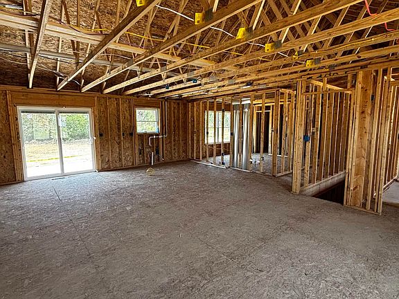 5th image of 1221 Parkview Dr