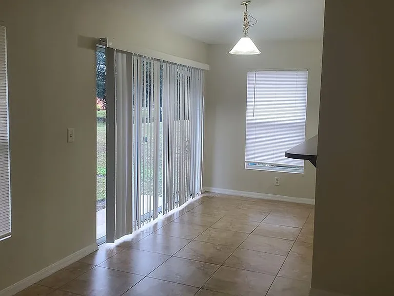 307 Urbana St — Photo 11