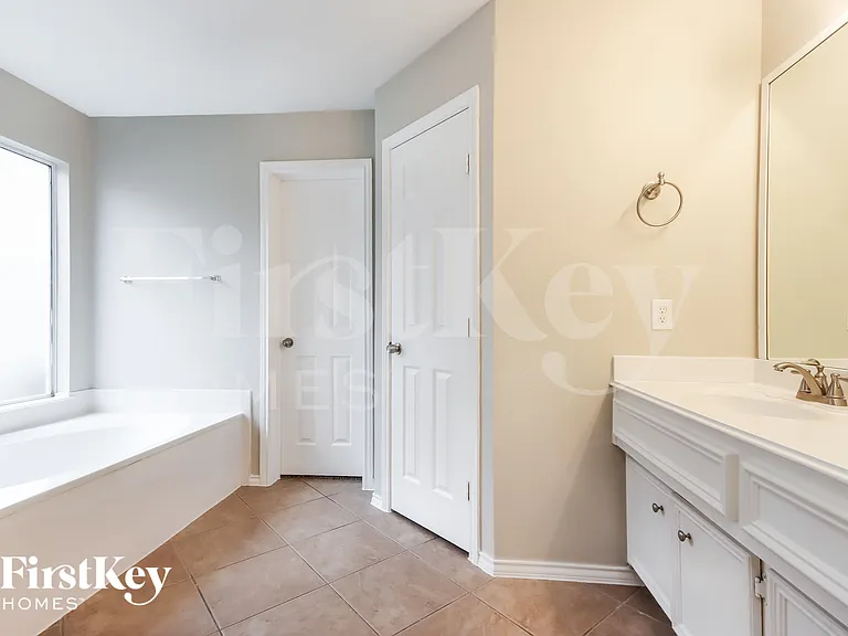 12218 Sunlight Peak Ln — Photo 10