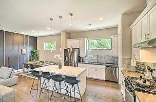 2403 Everett St #C — Photo 10