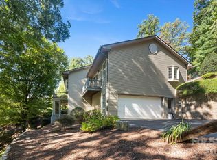 2240 E Cumming Woods Ln, Hendersonville, NC 28739