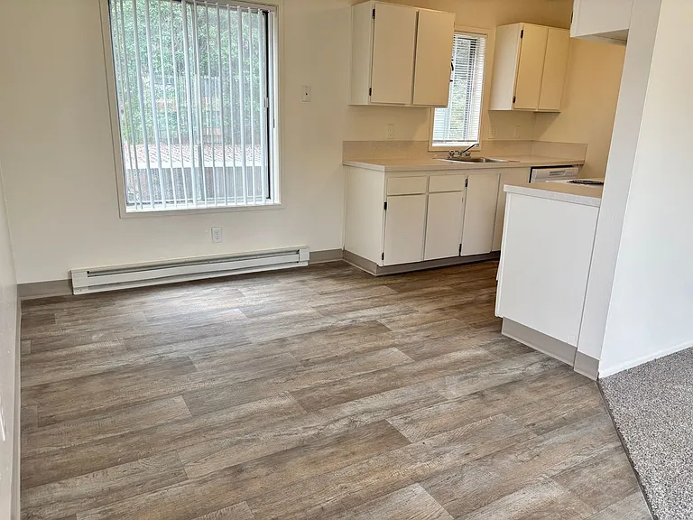 Sunnyside Village Apartments — Photo 62
