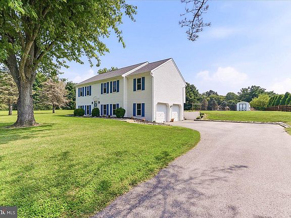 3rd image of 300 Duck Farm Rd