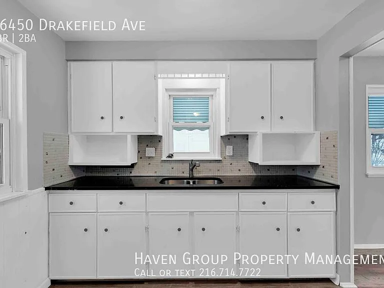 26450 Drakefield Ave — Photo 9
