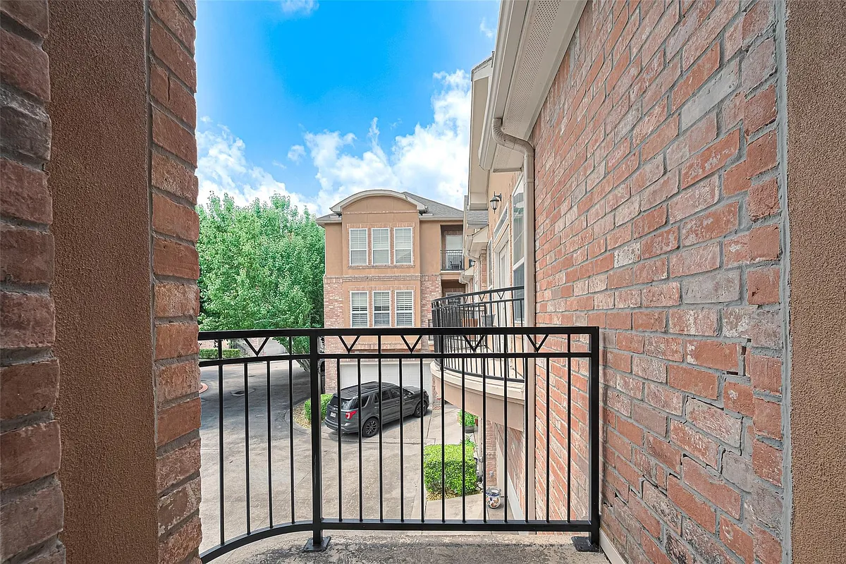 Building Photo - 24 Versante Ct