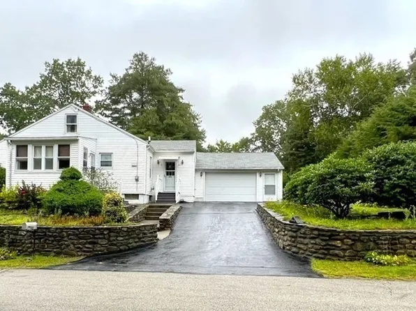 131 Lakeside Ave, Webster, MA 01570