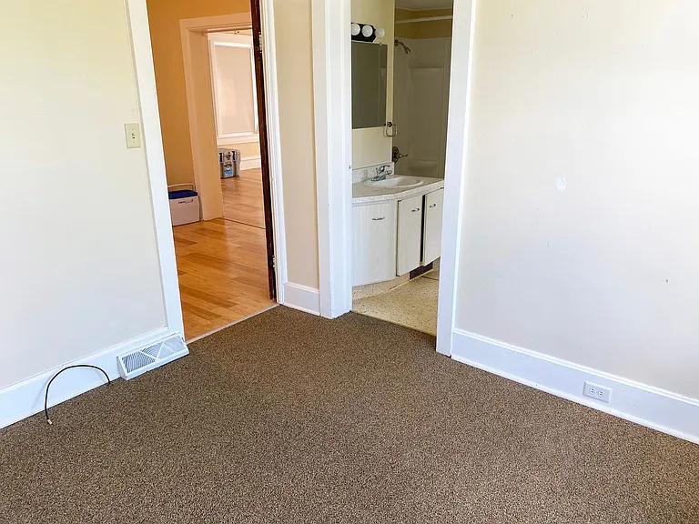 810 Steuben St — Photo 13