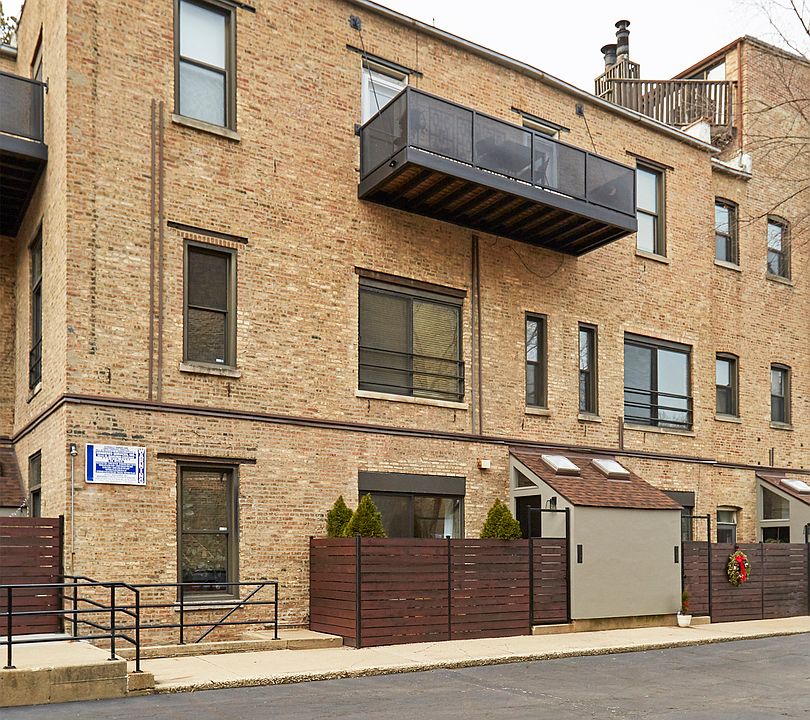 1st image of 1240 W Fullerton Ave #1L