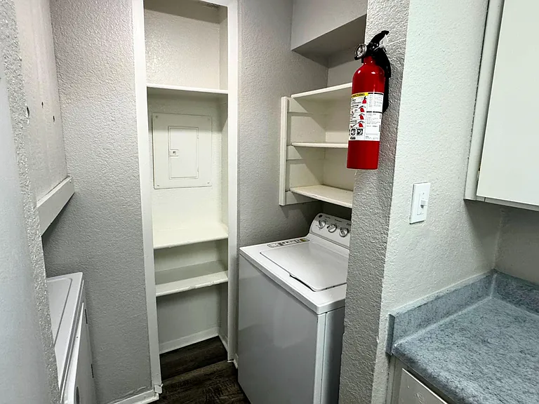 Santa Fe Apartments — Photo 6
