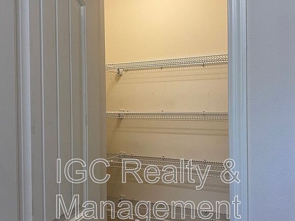 4th image of 991 Zambrana St SE