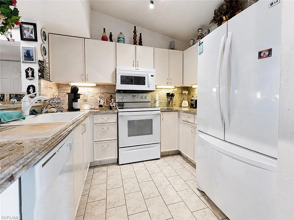 3 bed, 2.0 bath, 1330 sqft, $2,450 — Photo 4