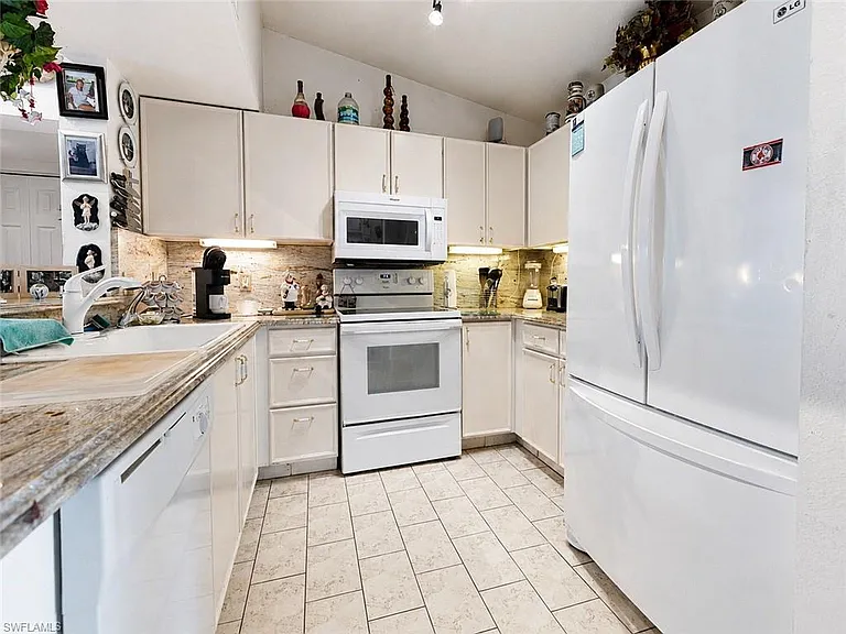 8294 Key Royal Cir #1631 — Photo 4