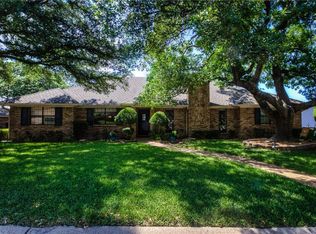 8608 Canyon Crest Rd, Fort Worth, TX 76179