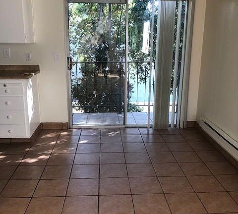 4th image of 208 Sunnyside Ave #3
