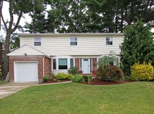 7 Jeremy Ave, Plainview, NY 11803