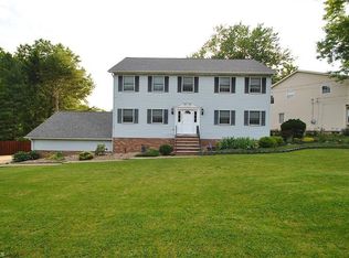 2330 Rockefeller Rd, Wickliffe, OH 44092