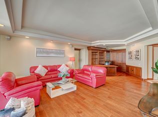 2877 Paradise Rd, Las Vegas, NV 89109