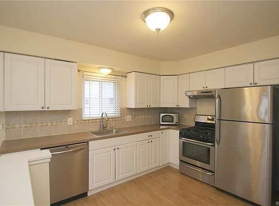 2nd image of 5359 Vivian St
