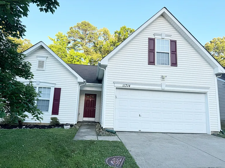 11714 Oak St — Photo 2