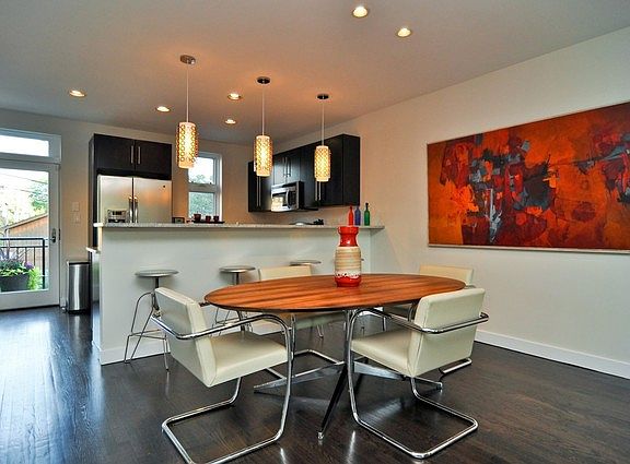 5th image of 7205 N Oakley Ave #0