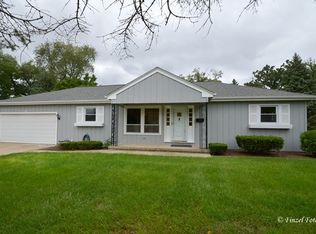 1021 Chesterfield Ct, McHenry, IL 60050
