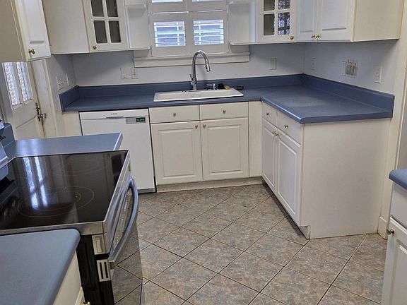 3rd image of 605 W Moreno St