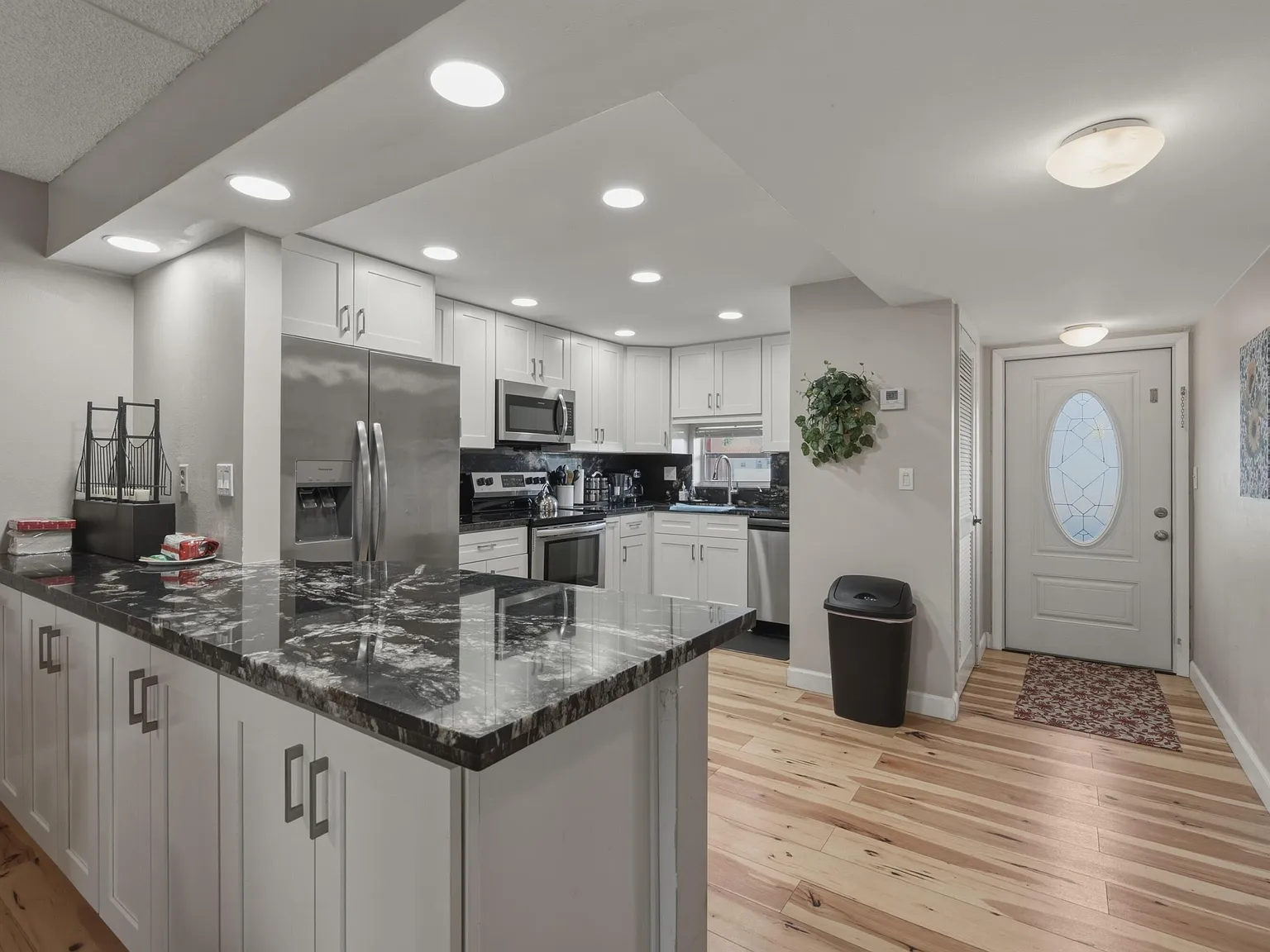 2 bed, 2.0 bath, 1170 sqft, $1,900 — Photo 2
