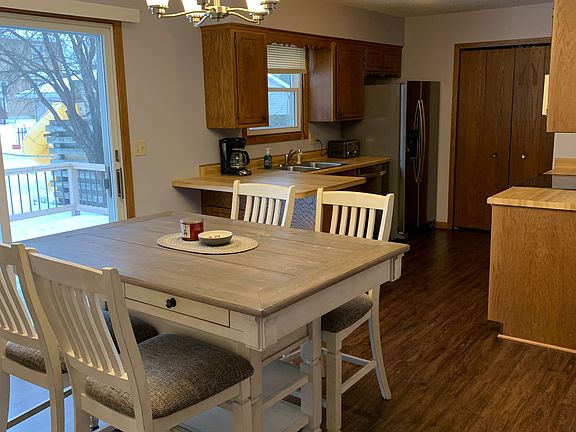 5th image of 206 Theresa Ct SE