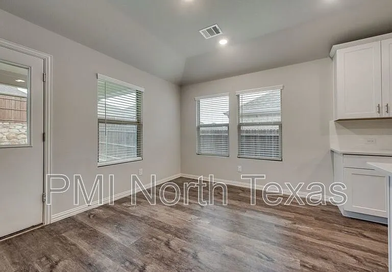 214 Stonehollow Way — Photo 7