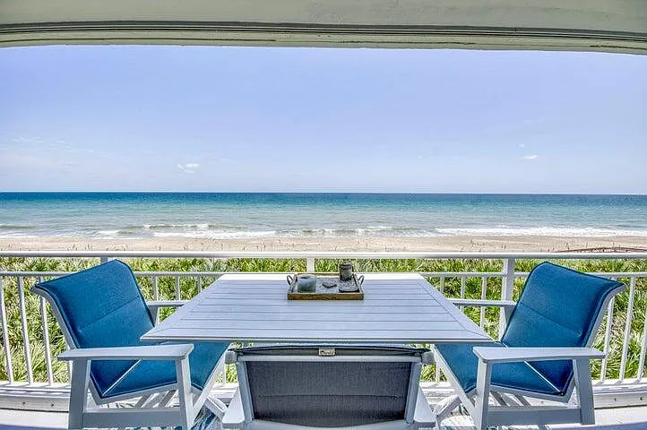 2 bed, 2.0 bath, 1299 sqft, $5,000 — Photo 3