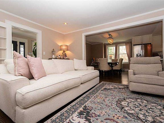 5th image of 54 Irving Ave