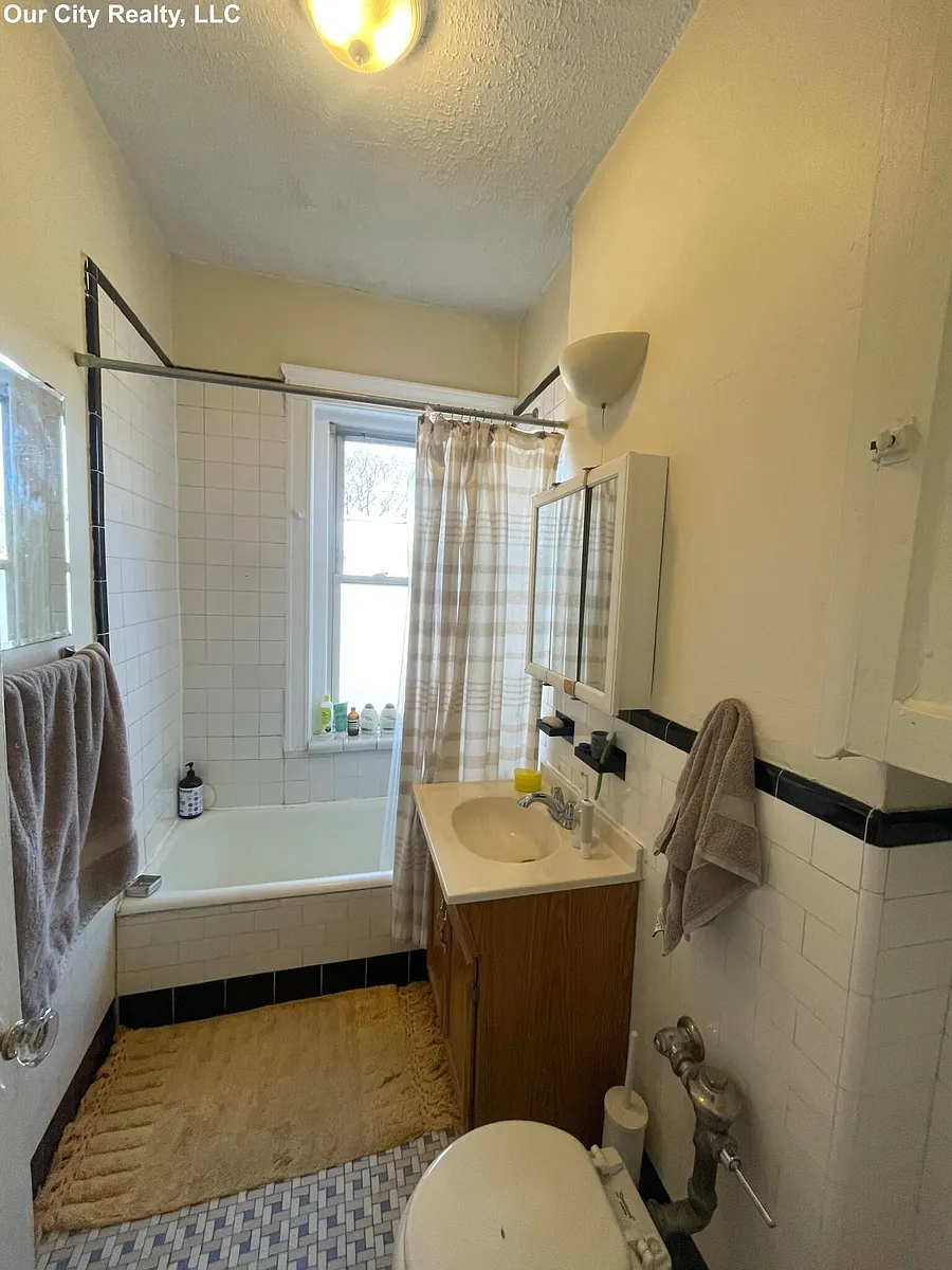 Building Photo - 12 Wendell St #8