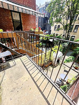 3rd image of 152 W 75th St APT 1B