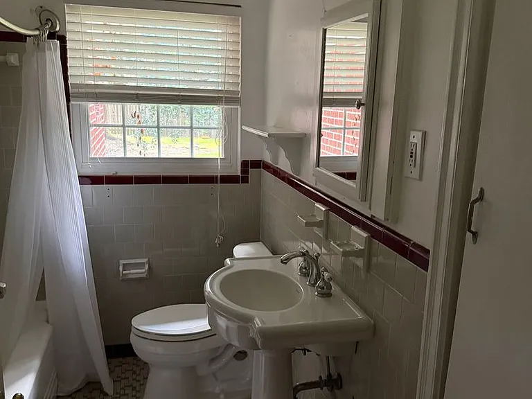 349 Oxford Dr — Photo 9