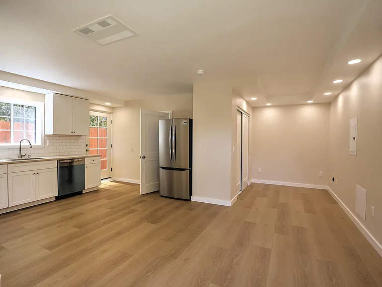 221 W Alamar Ave #C — Photo 6