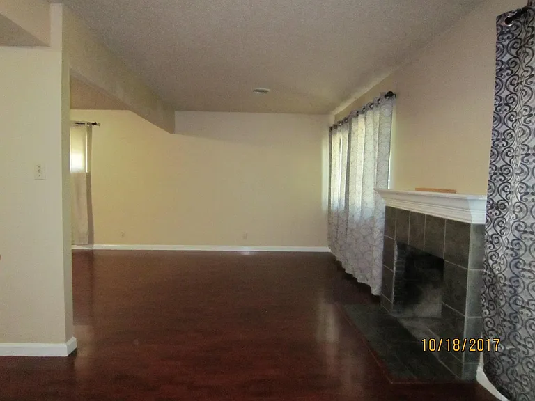7555 Meadowair Way — Photo 8