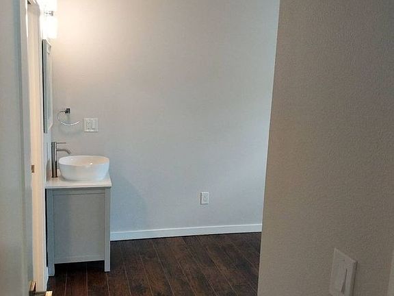 5th image of 118 Highland Ave APT 1