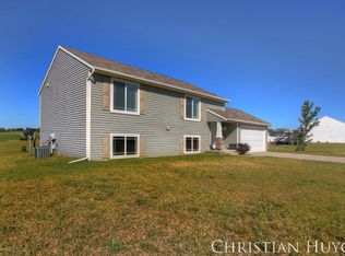 828 Cosby Way Dr, Sparta, MI 49345