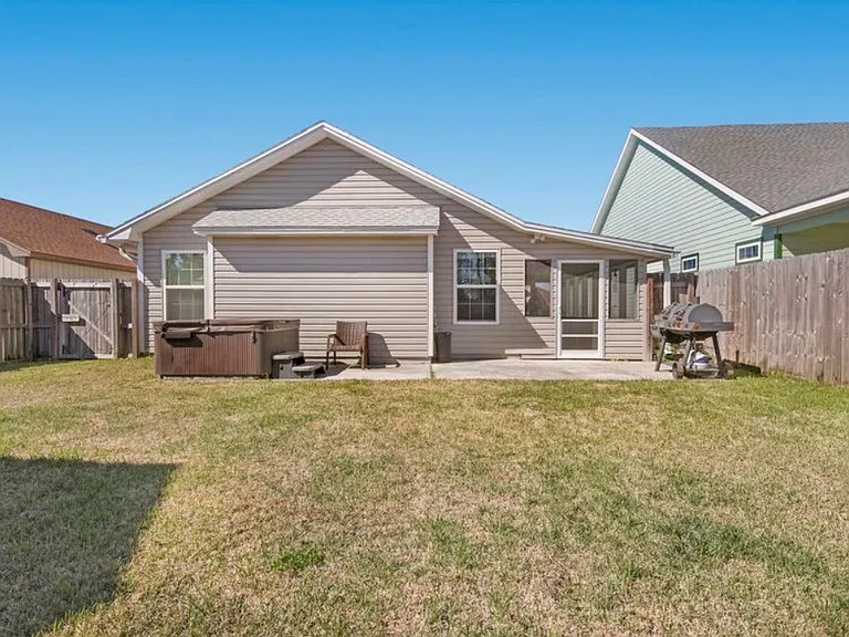105 Christie Ln — Photo 19