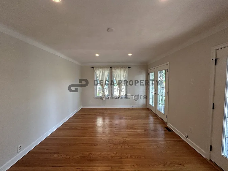 203 W Cedar Ave — Photo 8