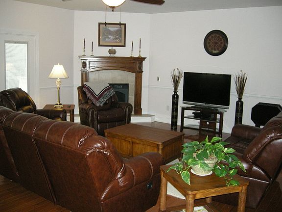 3rd image of 382 Pine Brook Dr