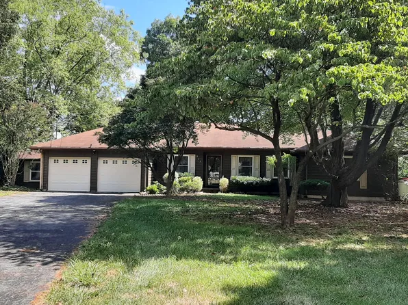 917 Hillcrest Dr, Martinsburg, WV 25401