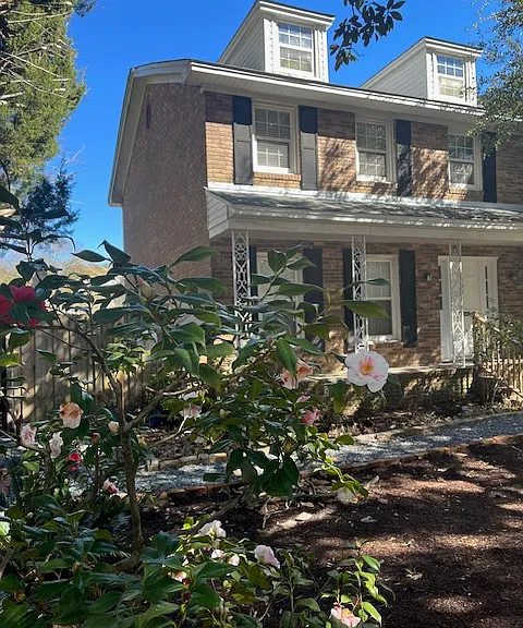 944 Cottingham Dr — Photo 1