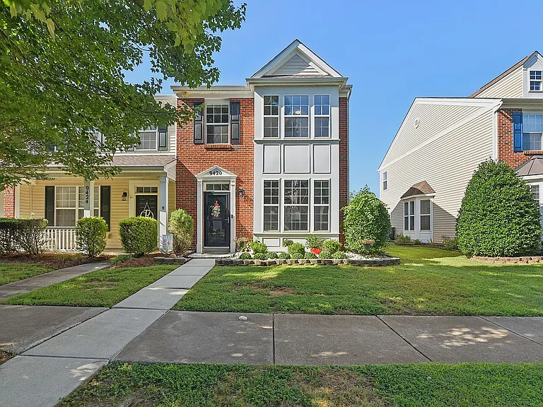 Nice landscaped front entrance. End unit allowing natural light and reduced noise