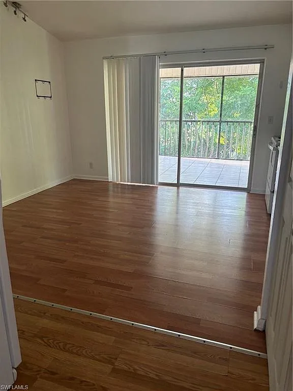 2 bed, 2.0 bath, 970 sqft, $1,600 — Photo 3