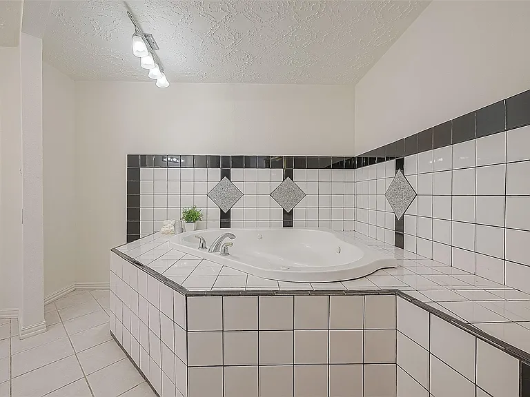3806 Embarcadero Dr — Photo 37