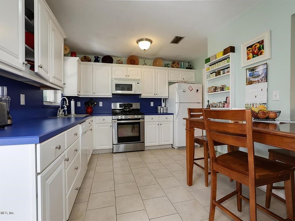 Light and Airy Kitchen